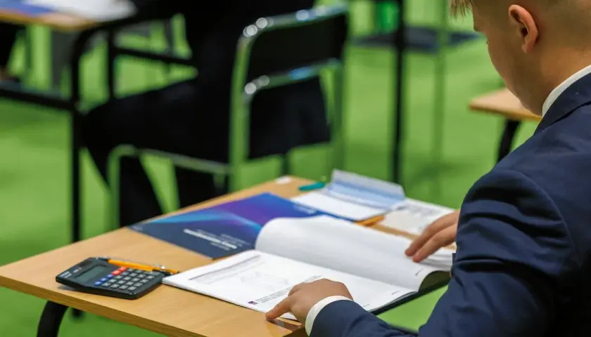 Zło w tekstach kultury: Analiza, przykłady, klucz do matury