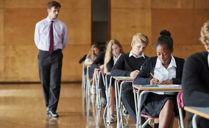Matura z dysleksją: Jakie dostosowania naprawdę Ci przysługują?