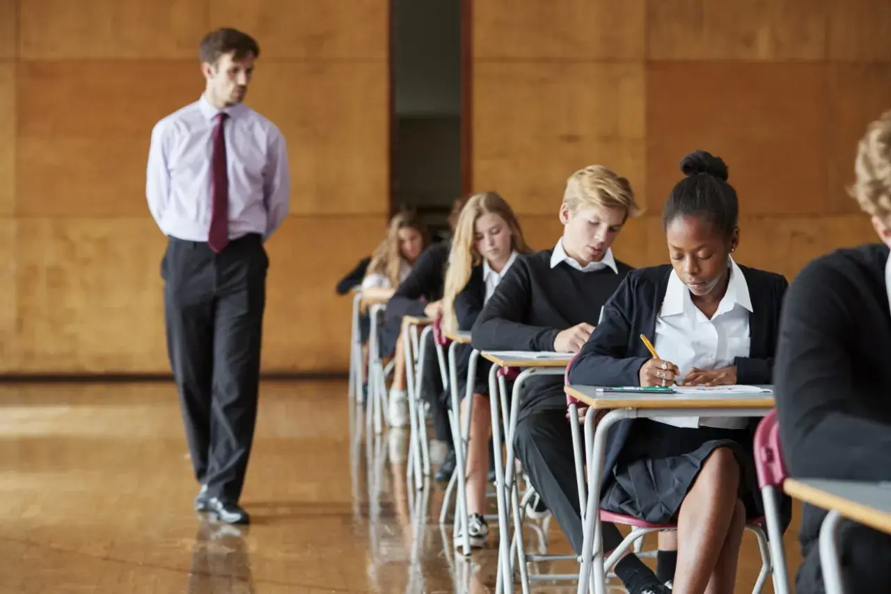 Matura z dysleksją: Jakie dostosowania naprawdę Ci przysługują?