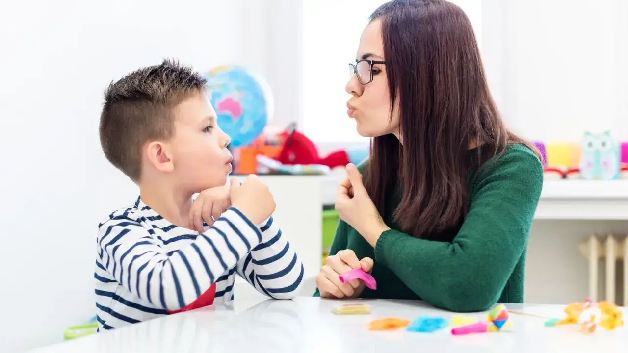 dziecko z trudnościami w mówieniu, dziecko z problemami z komunikacją